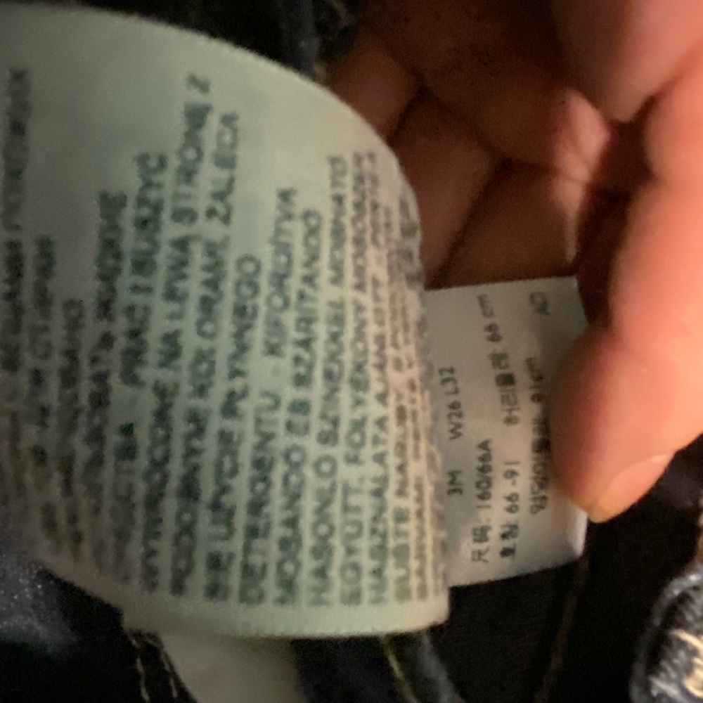 Levi’s - Picture 3 of 4